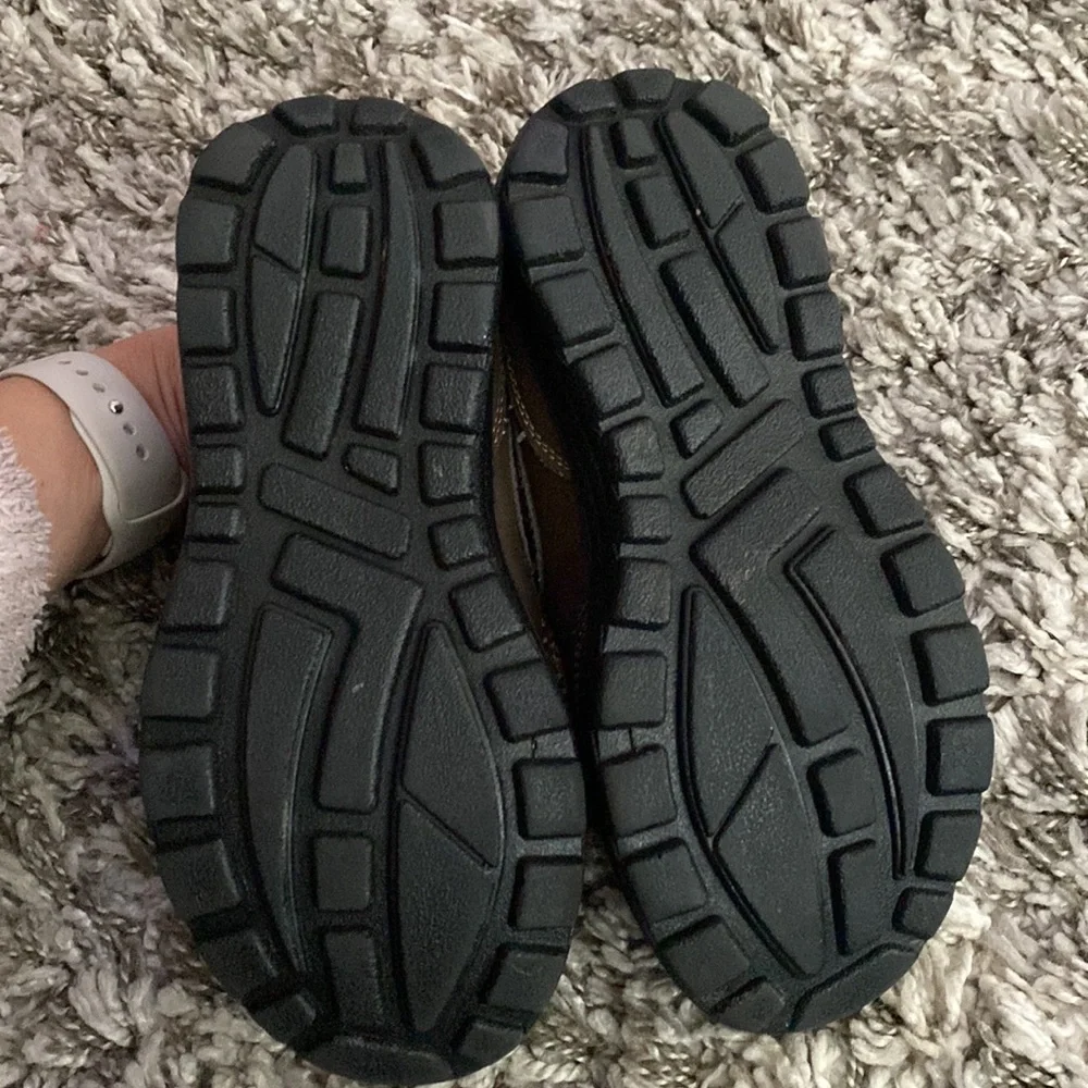 Boys size 2 dress shoes